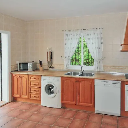 Mango Mountain Willa